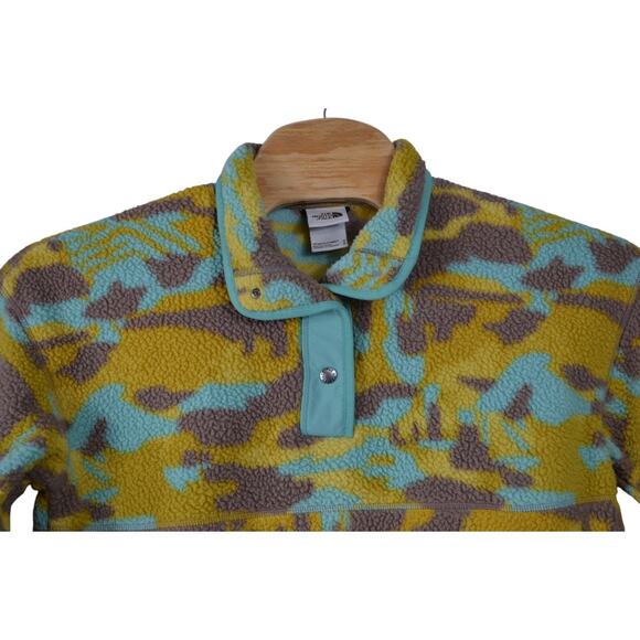 The North Face Women’s Camo Fleece Pullover – Size M - Picture 3 of 8
